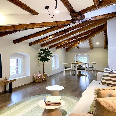 Parentium Loft Center Square Apartment *