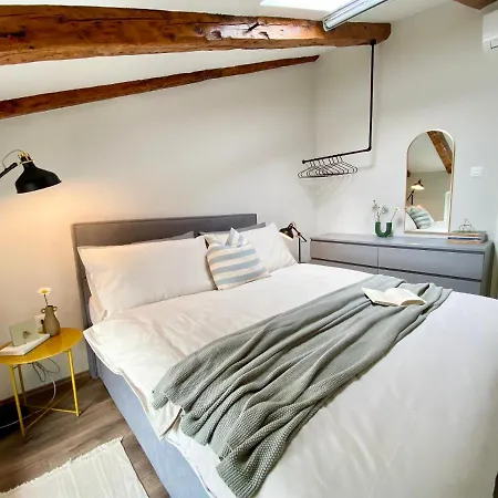 Parentium Loft Center Square Apartment