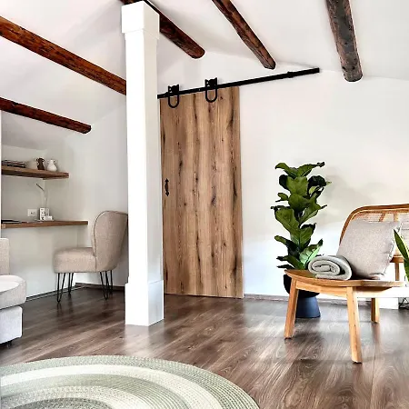 דירה Parentium Loft Center Square פורץ