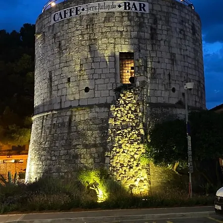 Parentium Loft Center Square Apartmán *